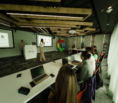 Fotografía auditorio evento: El Poder No-Code en tus Manos